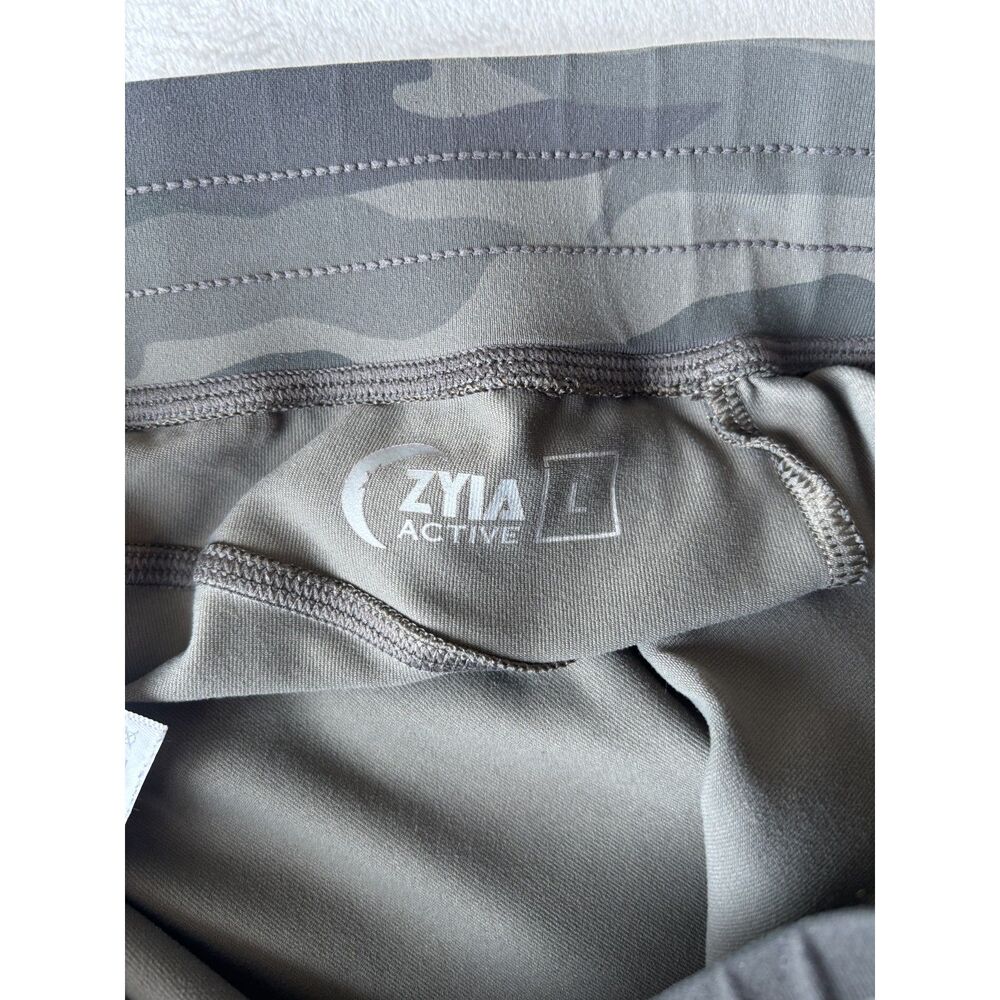 Zyia Women's Green Camo Print Joggers - Size Large - Picture 3 of 4